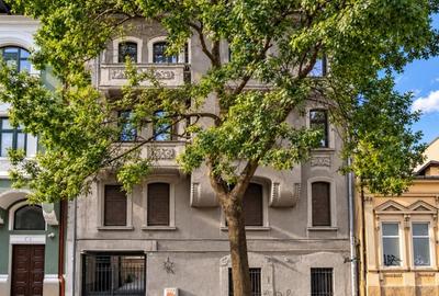 Apartament cu 4 camere decomandat în Polonă
