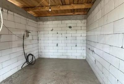 Casă cu 4 camere cu Teren 1760 Mp în Central