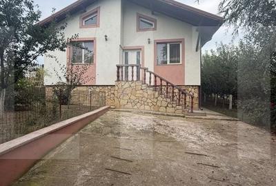 Casă cu 3 camere cu Teren 805 Mp în Curtești