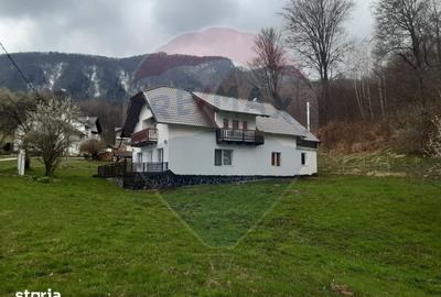Casă cu 7 camere cu Teren 3580 Mp în Tohănița