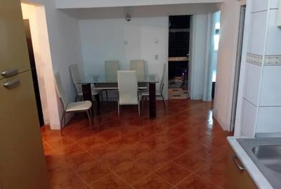 Apartament cu 3 camere decomandat în Mărăței