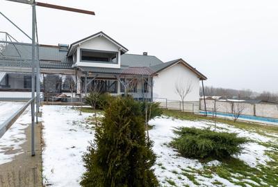 Casă cu 11 camere cu Piscina în Bâcu - 4