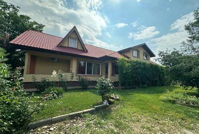 Casă cu 6 camere cu Teren 2250 Mp în Fulga