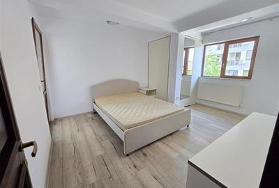 Apartament cu 3 camere decomandat, mobilat în Palat