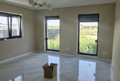 Casă cu 3 camere cu Teren 385 Mp în Central