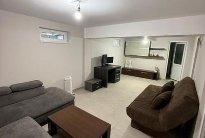 Apartament cu 3 camere decomandat în Florești