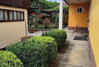 Casă cu 3 camere cu Teren 300 Mp în Central - 1