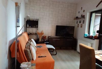Casă cu 5 camere cu Teren 215 Mp în Roșu - 2