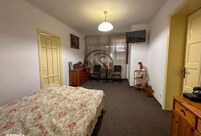 Casă cu 4 camere în Central
