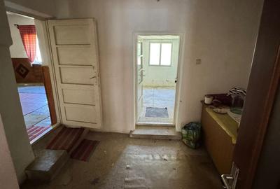 Casă cu 4 camere cu Teren 1065 Mp în Valu lui Traian - 9