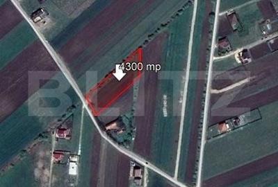 Teren de 4300 mp, în Stupini