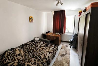 Apartament cu 3 camere decomandat, mobilat în Cetate