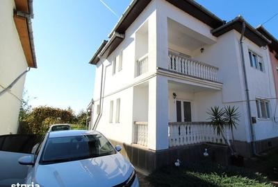 Casă cu 4 camere cu Teren 700 Mp în Central