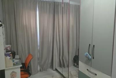 Apartament cu 2 camere semidecomandat în Podul de Piatră