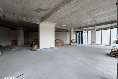 Spațiu comercial, de 273 mp, în Florești