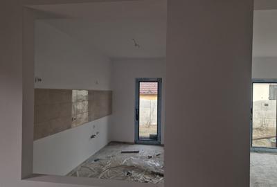 Casă cu 3 camere în Central - 2