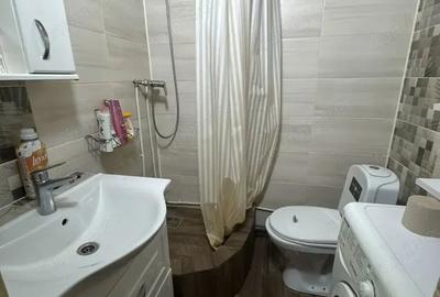Garsonieră decomandată în Titan