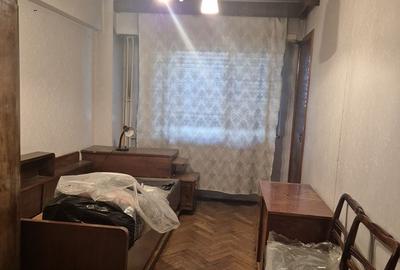 Apartament cu 3 camere decomandat în Vest