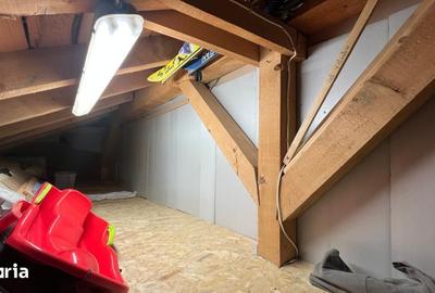 Apartament cu 3 camere decomandat în Est