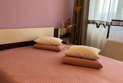 Apartament cu 2 camere decomandat, mobilat în Central