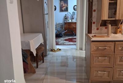 Apartament cu 3 camere nedecomandat în Tudor Vladimirescu