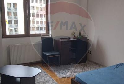 Garsonieră decomandată, mobilată în Universitate
