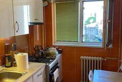Apartament cu 3 camere semidecomandat în Calea Victoriei