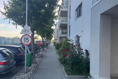 Apartament cu 3 camere semidecomandat în Băneasa