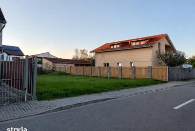 Teren de 600 mp, în Plopi