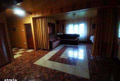 Casă cu 7 camere cu Teren 499 Mp în Tulnici - 9