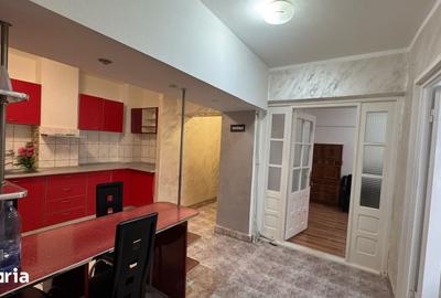 Apartament cu 3 camere decomandat în Republicii