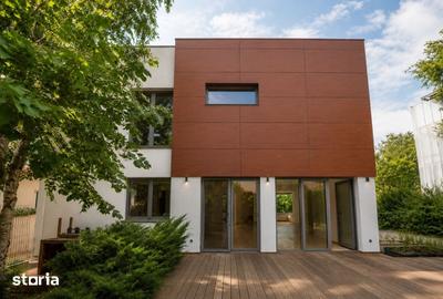 Casă cu 6 camere cu Teren 500 Mp în Băneasa