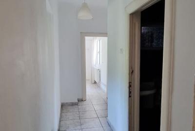 Apartament cu 4 camere în Armeneasca