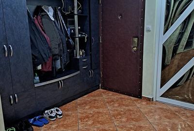 Apartament cu 3 camere în Decebal