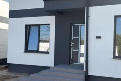 Casă cu 4 camere cu Teren 300 Mp în Malu Mare