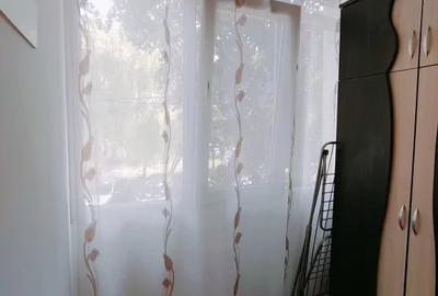 Apartament cu 3 camere decomandat în Sud