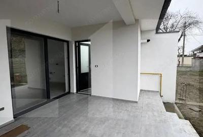Casă cu 4 camere cu Teren 328 Mp în Peciu Nou - 2