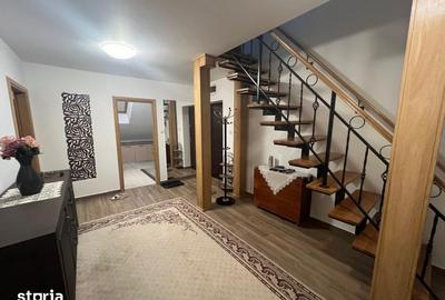 Apartament cu 3 camere, mobilat în Central