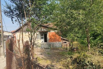 Casă cu Teren 2 Mp în Băița