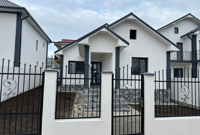 Casă individuală cu 3 camere cu Teren 220 Mp în Est