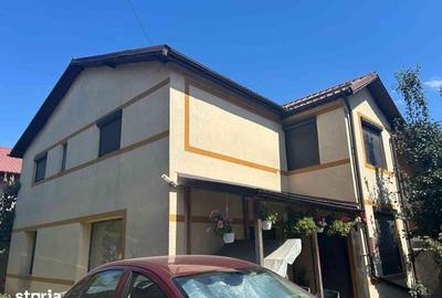 Casă cu 7 camere cu Teren 200 Mp în Central