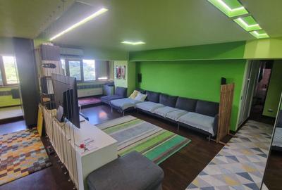 Apartament cu 3 camere semidecomandat în Central