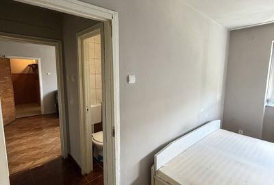 Apartament cu 2 camere semidecomandat în Gojdu