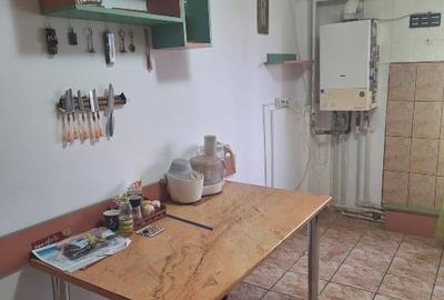 Apartament cu 4 camere decomandat, mobilat în Central