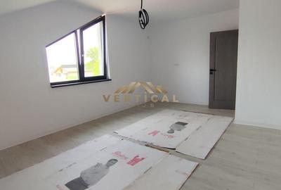 Casă cu 4 camere cu Teren 400 Mp în Berceni