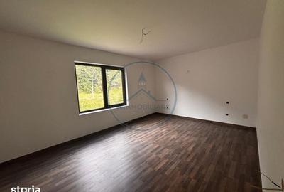 Casă cu 4 camere cu Teren 1000 Mp în Poiana Stampei