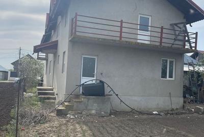 Casă cu 4 camere în Poroschia