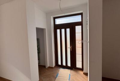 Casă cu 4 camere cu Teren 290 Mp în Gruia - 10