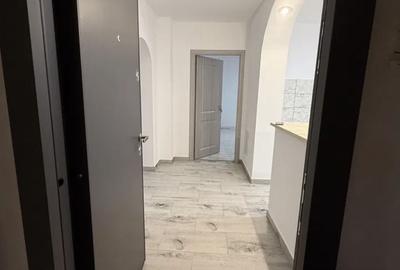 Apartament cu 3 camere decomandat în Tei
