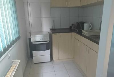 Garsonieră decomandată în Roșu